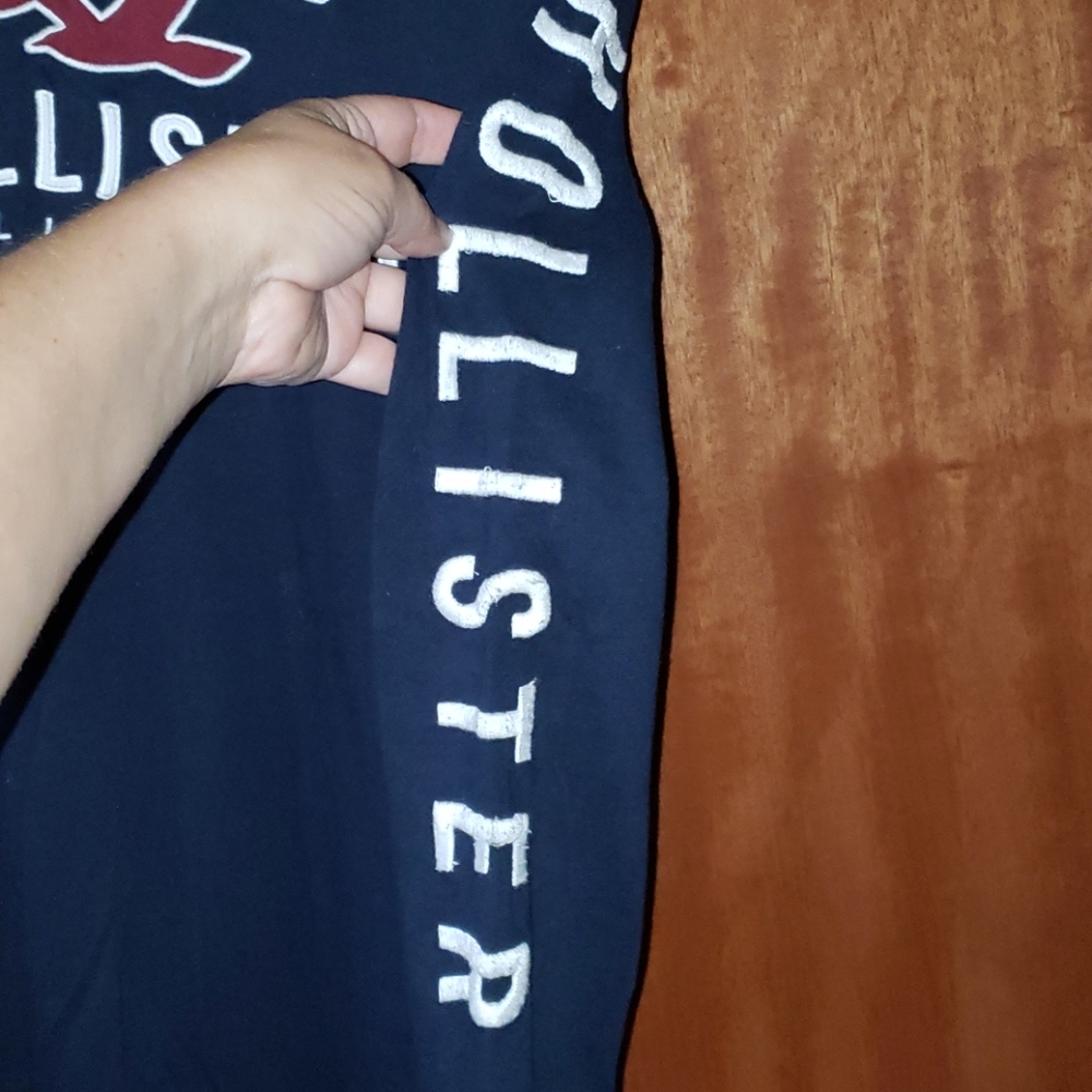 Gently worn Slim Fit Longsleeve Hollister Tee - Picture 3 of 6